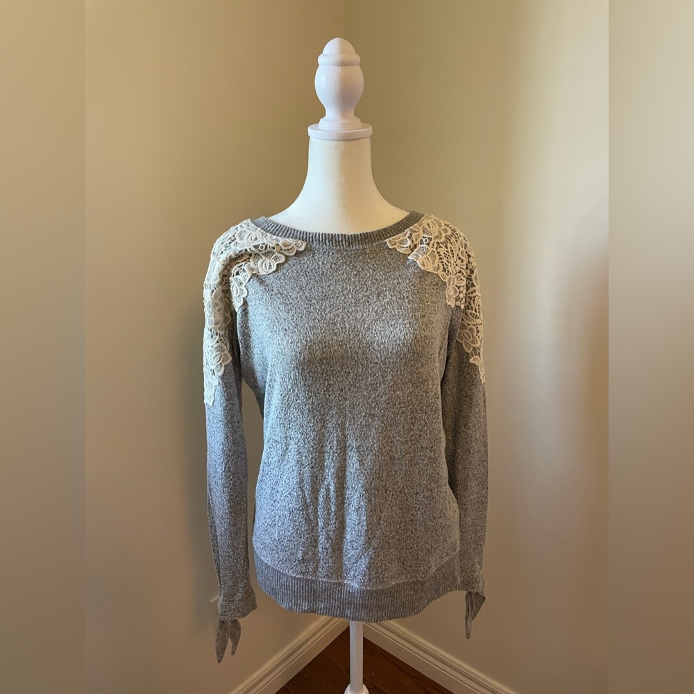 RW&CO. Heather Gray Knit Top with lace detail